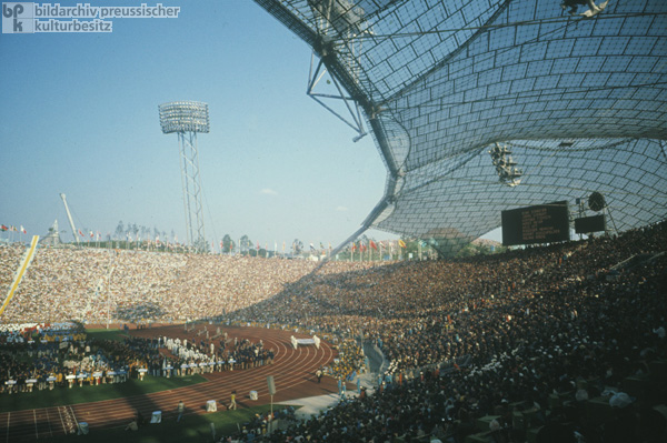 Eröffnungsfeier der Olympischen Spiele im Münchener Olympiastadion (26. August 1972)